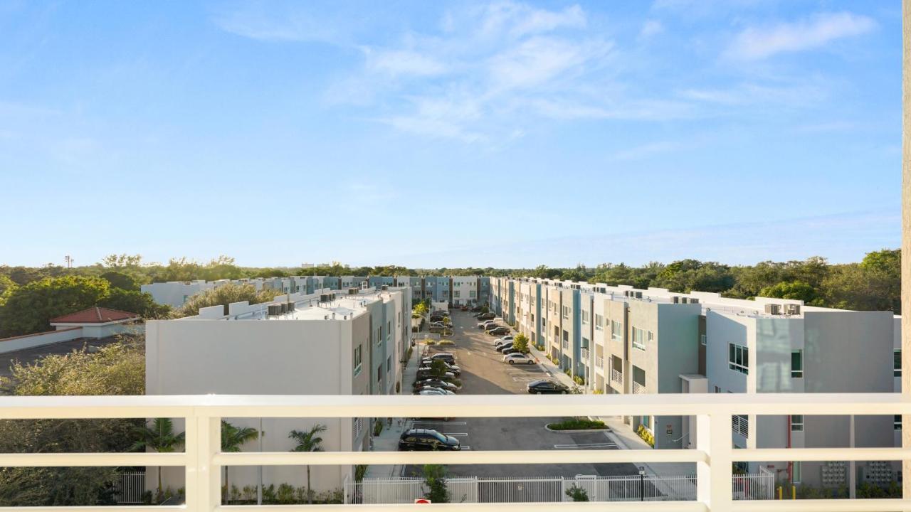 Lofts Of Aventura Apartment Маями Екстериор снимка
