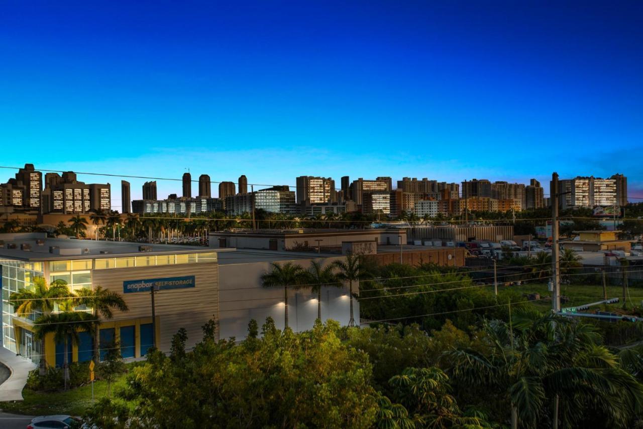 Lofts Of Aventura Apartment Маями Екстериор снимка